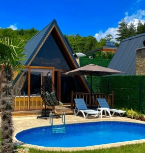 Mavera Bungalov Oval Havuzlu ve Jakuzili